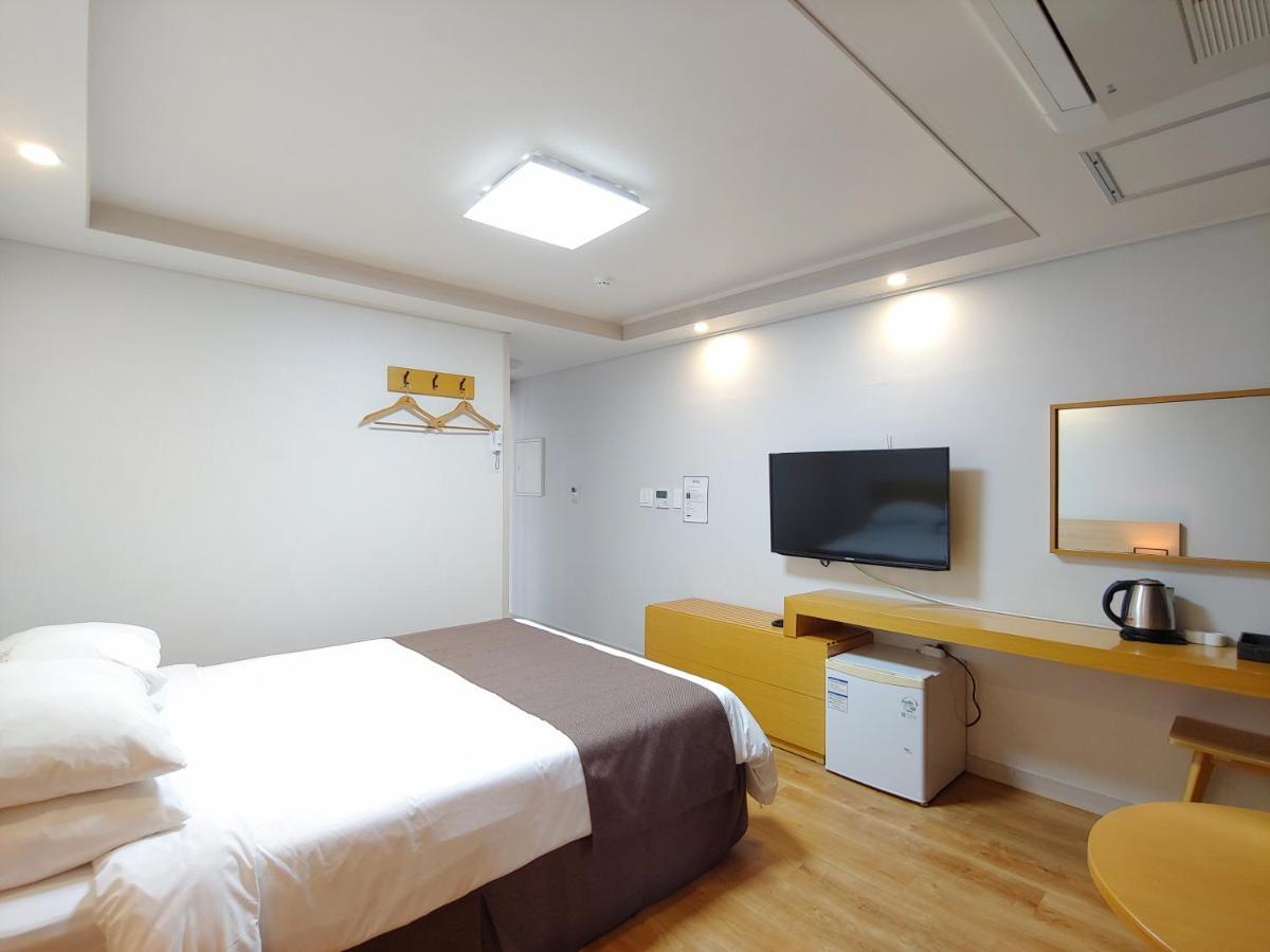 Jeju Lavender Hotel Seogwipo-stad Buitenkant foto
