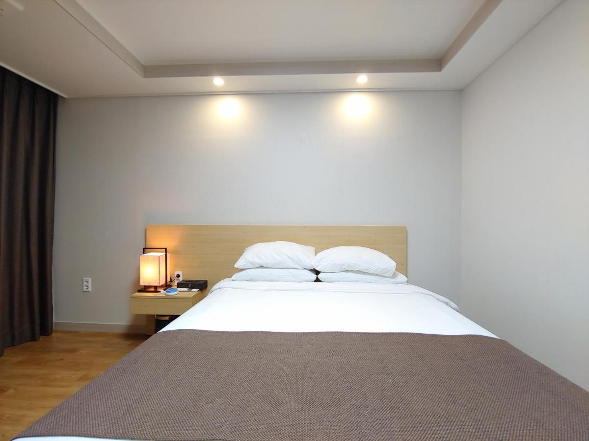 Jeju Lavender Hotel Seogwipo-stad Buitenkant foto