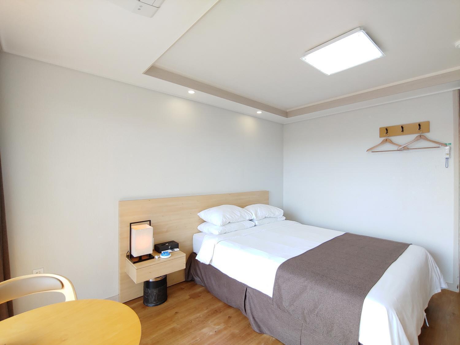 Jeju Lavender Hotel Seogwipo-stad Buitenkant foto